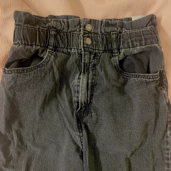 Straight legged black Levis Jeans with Paperbag waistband - Picture 1 of 2